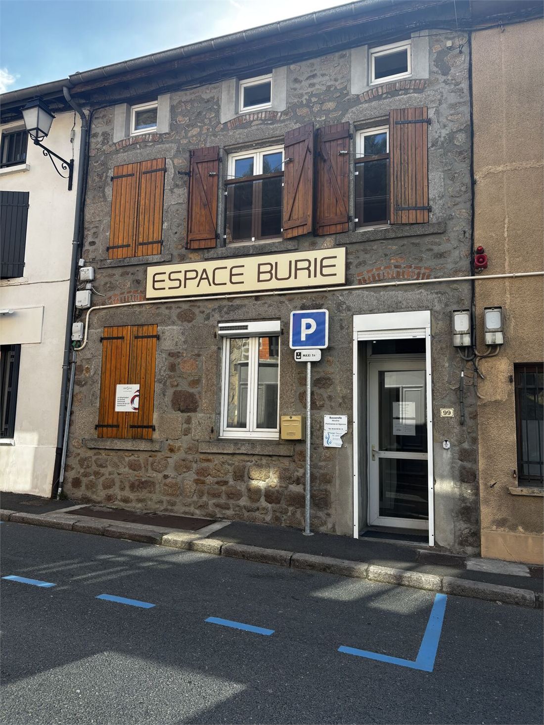 Façade du cabinet de Villechenève (Espace Burie)
